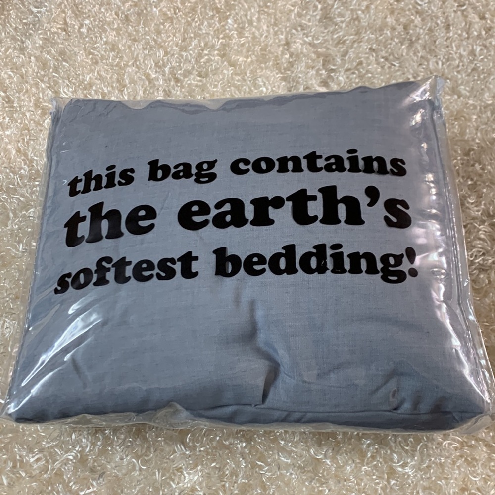 Puffy duvet cover Queen size in light blue color